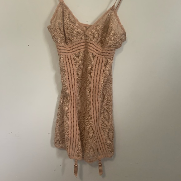 Boutique Slip - Picture 1 of 7